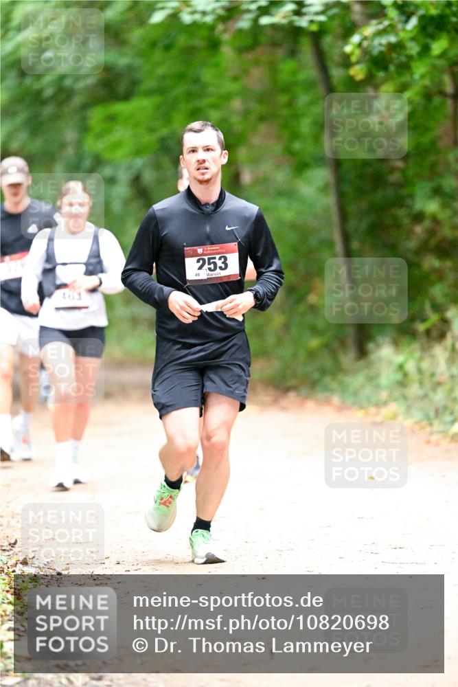 11.10.2026 - Bramfelder Halbmarathon 2026 Dr. Thomas Lammeyer http://msf.ph/oto/10820698 11.10.2026 10:22:48 Laufen 253, 49 meine-sportfotos.de