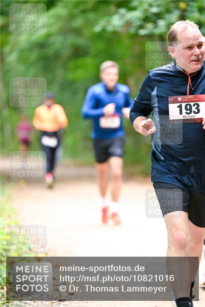 11.10.2026 - Bramfelder Halbmarathon 2026 Dr. Thomas Lammeyer http://msf.ph/oto/10821016 11.10.2026 10:24:01 Laufen 35, 193 meine-sportfotos.de