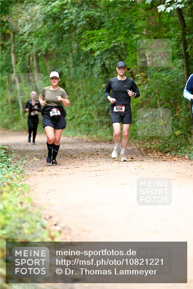 11.10.2026 - Bramfelder Halbmarathon 2026 Dr. Thomas Lammeyer http://msf.ph/oto/10821221 11.10.2026 10:25:04 Laufen 560, 656 meine-sportfotos.de