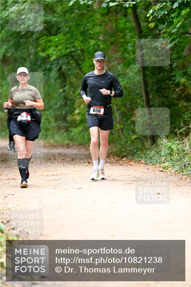 11.10.2026 - Bramfelder Halbmarathon 2026 Dr. Thomas Lammeyer http://msf.ph/oto/10821238 11.10.2026 10:25:06 Laufen 560, 656 meine-sportfotos.de