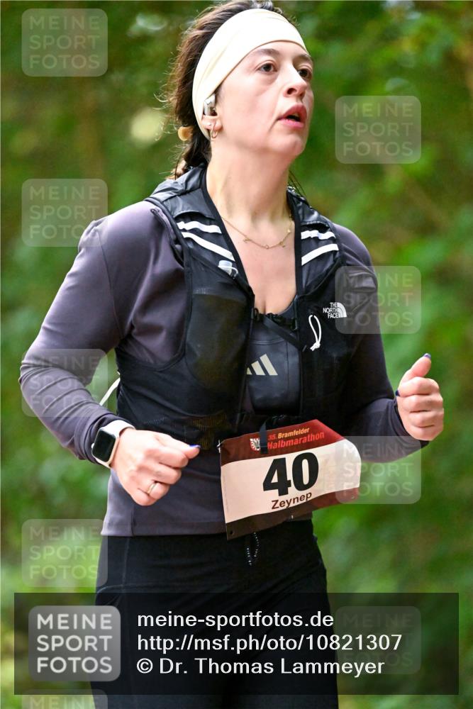 11.10.2026 - Bramfelder Halbmarathon 2026 Dr. Thomas Lammeyer http://msf.ph/oto/10821307 11.10.2026 10:25:19 Laufen 35, 40 meine-sportfotos.de