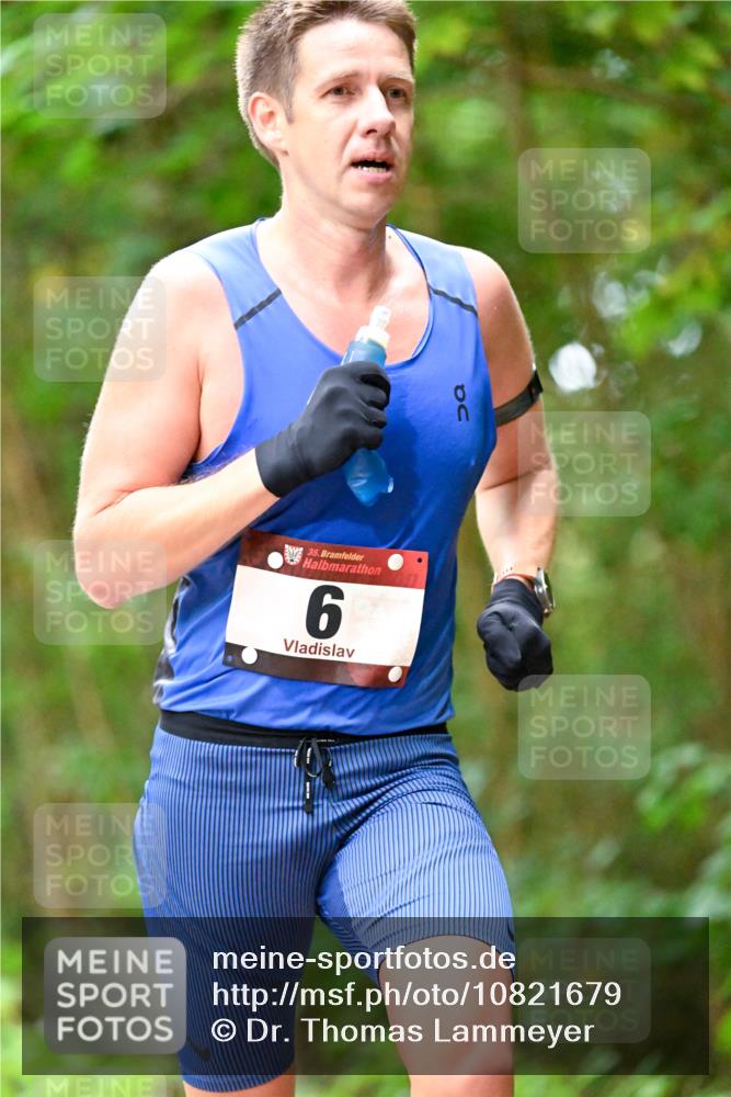 11.10.2026 - Bramfelder Halbmarathon 2026 Dr. Thomas Lammeyer http://msf.ph/oto/10821679 11.10.2026 10:29:04 Laufen 35, 6 meine-sportfotos.de