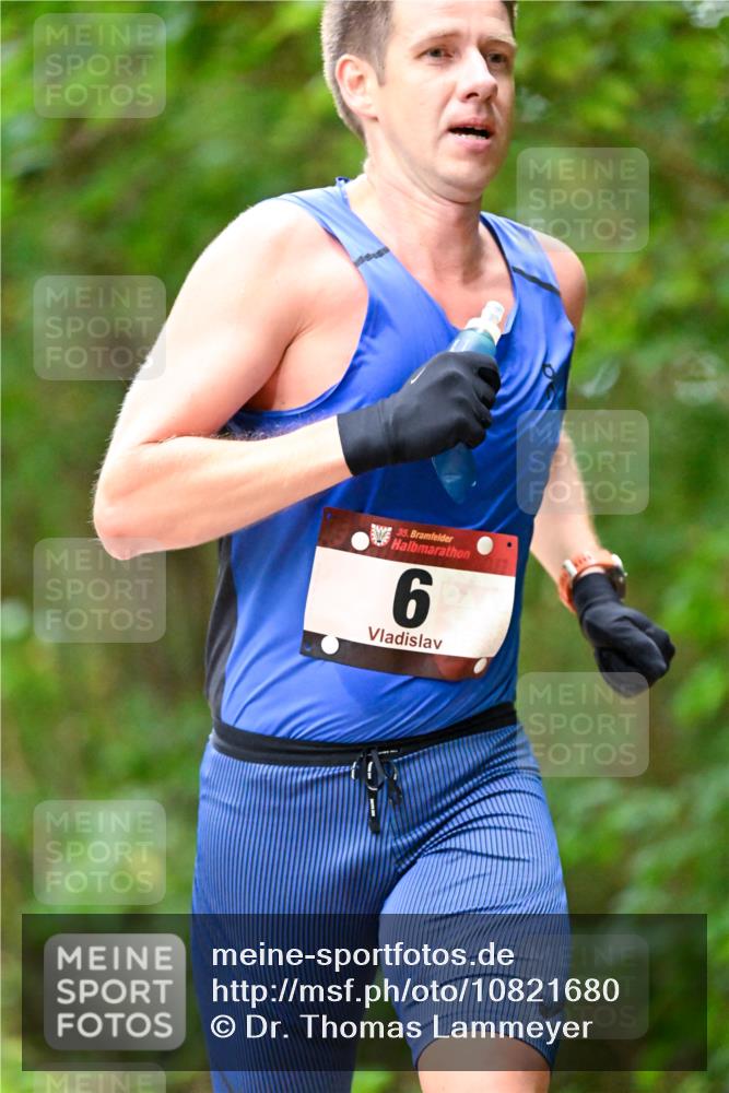 11.10.2026 - Bramfelder Halbmarathon 2026 Dr. Thomas Lammeyer http://msf.ph/oto/10821680 11.10.2026 10:29:04 Laufen 35, 6 meine-sportfotos.de