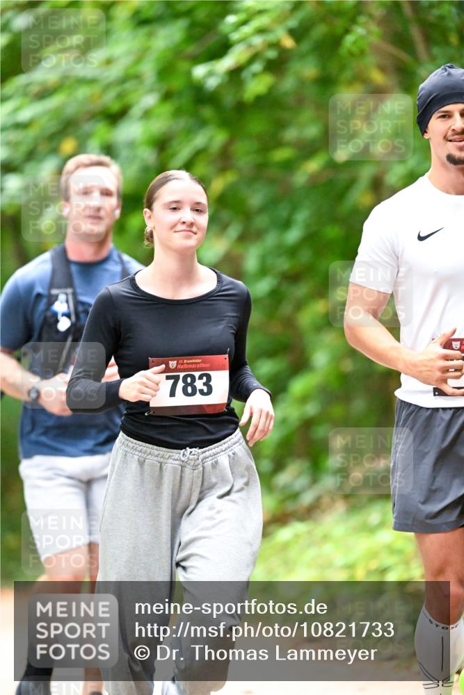 11.10.2026 - Bramfelder Halbmarathon 2026 Dr. Thomas Lammeyer http://msf.ph/oto/10821733 11.10.2026 10:29:30 Laufen 35, 783 meine-sportfotos.de
