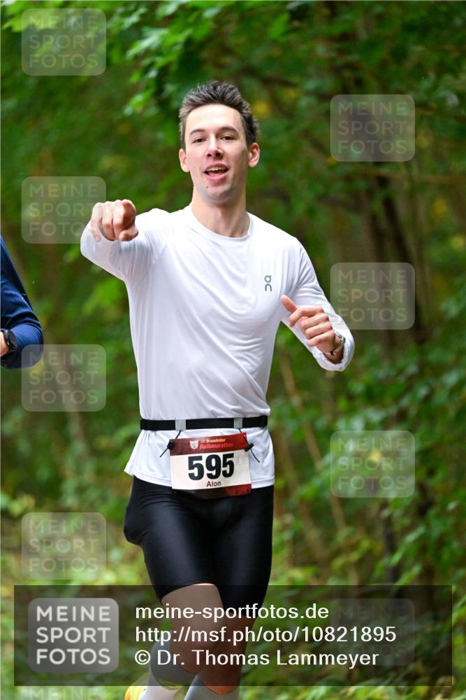 11.10.2026 - Bramfelder Halbmarathon 2026 Dr. Thomas Lammeyer http://msf.ph/oto/10821895 11.10.2026 10:30:26 Laufen 35, 595 meine-sportfotos.de