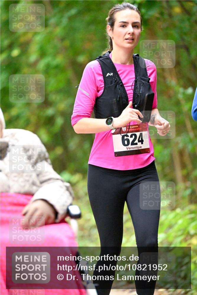11.10.2026 - Bramfelder Halbmarathon 2026 Dr. Thomas Lammeyer http://msf.ph/oto/10821952 11.10.2026 10:30:51 Laufen 2068, 3, 624 meine-sportfotos.de