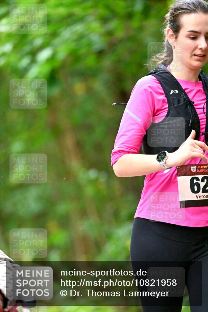 11.10.2026 - Bramfelder Halbmarathon 2026 Dr. Thomas Lammeyer http://msf.ph/oto/10821958 11.10.2026 10:30:52 Laufen 2066, 35, 62 meine-sportfotos.de