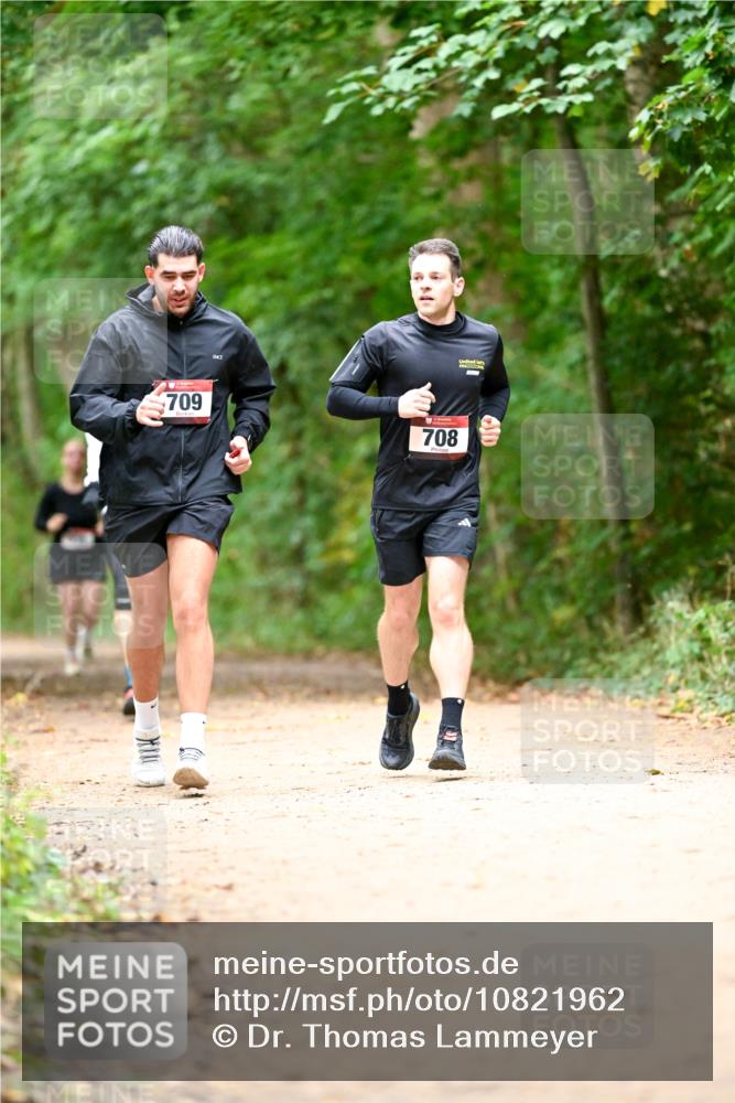 11.10.2026 - Bramfelder Halbmarathon 2026 Dr. Thomas Lammeyer http://msf.ph/oto/10821962 11.10.2026 10:30:59 Laufen 709, 708 meine-sportfotos.de