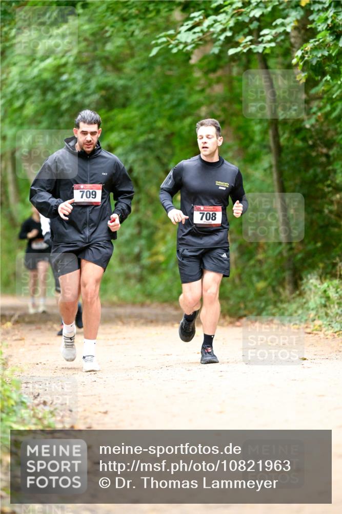 11.10.2026 - Bramfelder Halbmarathon 2026 Dr. Thomas Lammeyer http://msf.ph/oto/10821963 11.10.2026 10:30:59 Laufen 709, 708 meine-sportfotos.de