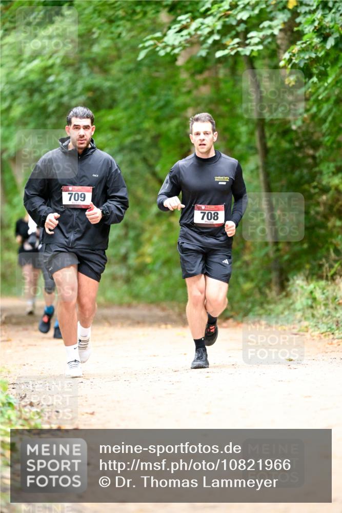 11.10.2026 - Bramfelder Halbmarathon 2026 Dr. Thomas Lammeyer http://msf.ph/oto/10821966 11.10.2026 10:30:59 Laufen 709, 708 meine-sportfotos.de