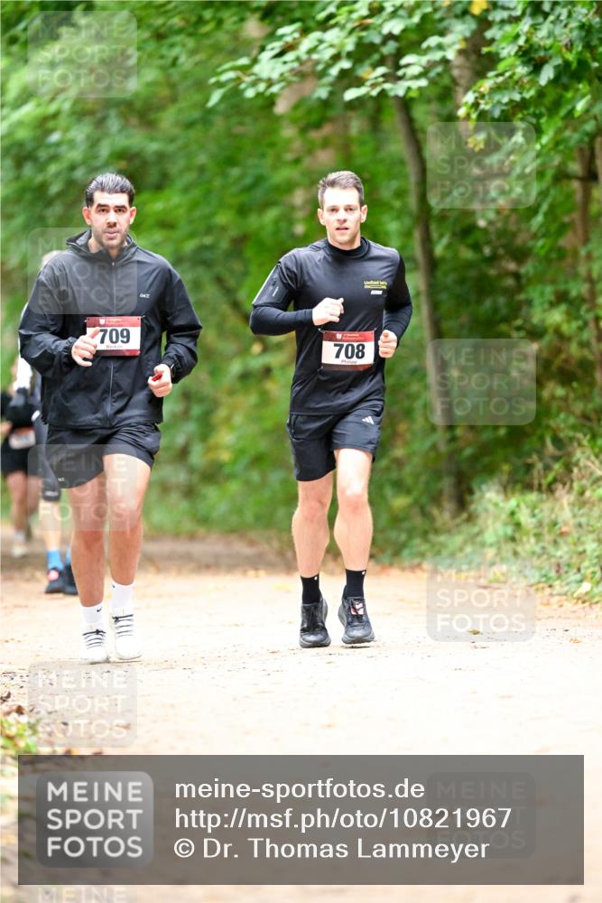 11.10.2026 - Bramfelder Halbmarathon 2026 Dr. Thomas Lammeyer http://msf.ph/oto/10821967 11.10.2026 10:30:59 Laufen 709, 708 meine-sportfotos.de