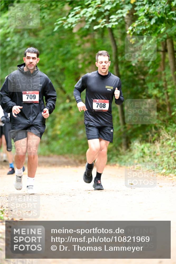 11.10.2026 - Bramfelder Halbmarathon 2026 Dr. Thomas Lammeyer http://msf.ph/oto/10821969 11.10.2026 10:31:00 Laufen 709, 708 meine-sportfotos.de