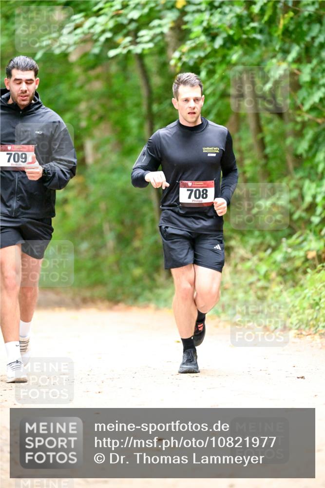 11.10.2026 - Bramfelder Halbmarathon 2026 Dr. Thomas Lammeyer http://msf.ph/oto/10821977 11.10.2026 10:31:01 Laufen 709, 708 meine-sportfotos.de
