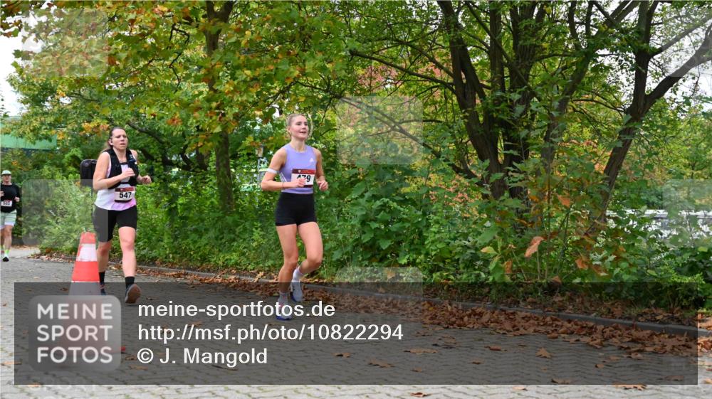 11.10.2026 - Bramfelder Halbmarathon 2026 J. Mangold http://msf.ph/oto/10822294 11.10.2026 10:13:04 Laufen 479, 547 meine-sportfotos.de