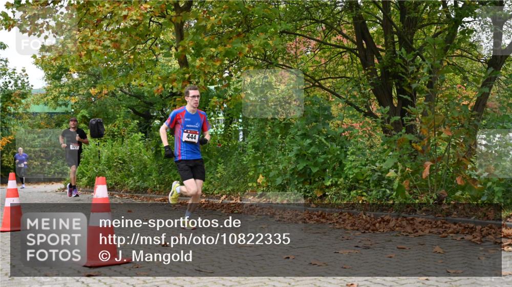 11.10.2026 - Bramfelder Halbmarathon 2026 J. Mangold http://msf.ph/oto/10822335 11.10.2026 10:13:59 Laufen 214, 319, 327, 444 meine-sportfotos.de