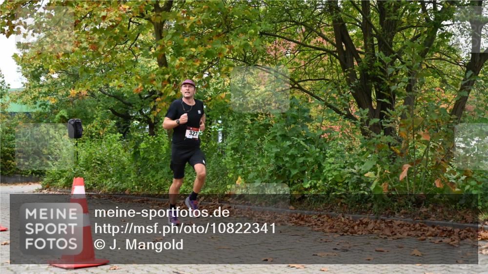 11.10.2026 - Bramfelder Halbmarathon 2026 J. Mangold http://msf.ph/oto/10822341 11.10.2026 10:14:01 Laufen 214, 319, 327, 444 meine-sportfotos.de