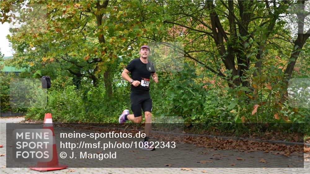 11.10.2026 - Bramfelder Halbmarathon 2026 J. Mangold http://msf.ph/oto/10822343 11.10.2026 10:14:01 Laufen 214, 319, 327, 444 meine-sportfotos.de