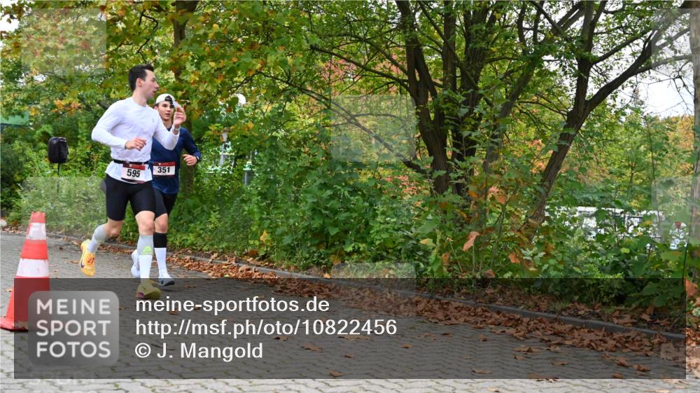 11.10.2026 - Bramfelder Halbmarathon 2026 J. Mangold http://msf.ph/oto/10822456 11.10.2026 10:16:54 Laufen 351, 595, 629 meine-sportfotos.de