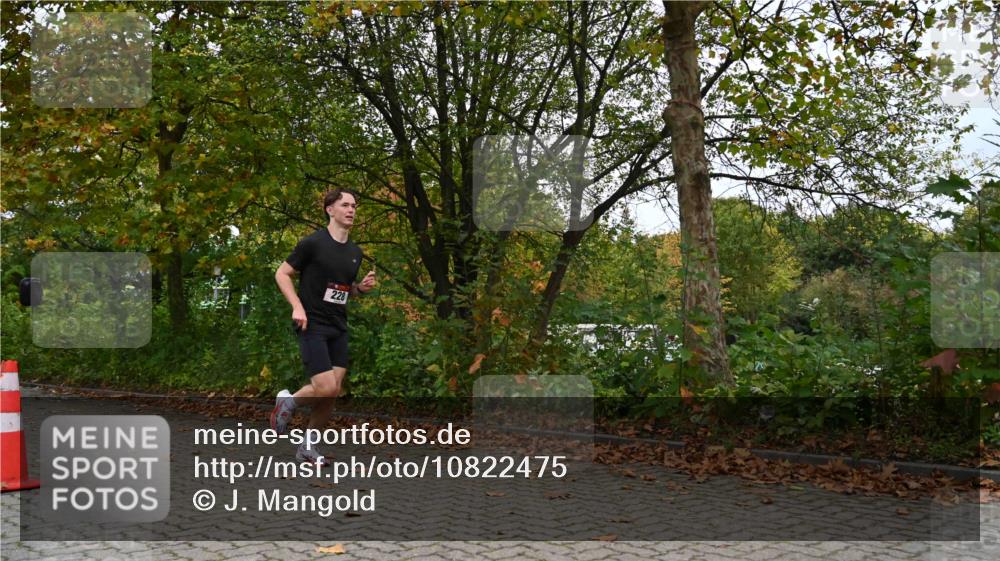 11.10.2026 - Bramfelder Halbmarathon 2026 J. Mangold http://msf.ph/oto/10822475 11.10.2026 10:17:32 Laufen 228 meine-sportfotos.de