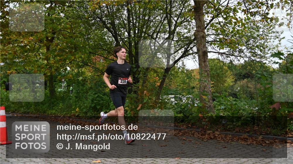 11.10.2026 - Bramfelder Halbmarathon 2026 J. Mangold http://msf.ph/oto/10822477 11.10.2026 10:17:32 Laufen 228 meine-sportfotos.de
