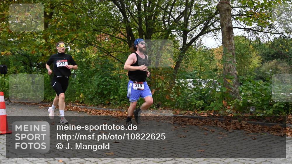 11.10.2026 - Bramfelder Halbmarathon 2026 J. Mangold http://msf.ph/oto/10822625 11.10.2026 10:20:05 Laufen 219, 274 meine-sportfotos.de