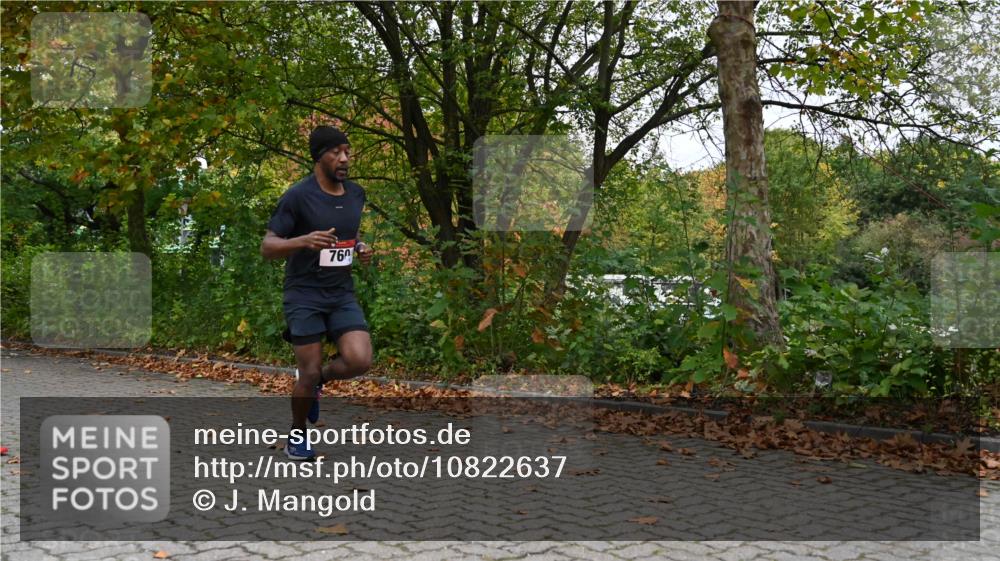 11.10.2026 - Bramfelder Halbmarathon 2026 J. Mangold http://msf.ph/oto/10822637 11.10.2026 10:20:11 Laufen 33, 219, 274, 760 meine-sportfotos.de