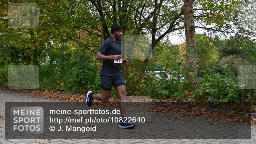 11.10.2026 - Bramfelder Halbmarathon 2026 J. Mangold http://msf.ph/oto/10822640 11.10.2026 10:20:11 Laufen 33, 219, 274, 760 meine-sportfotos.de