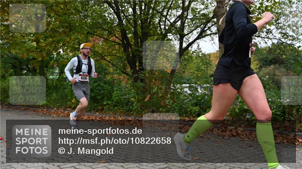 11.10.2026 - Bramfelder Halbmarathon 2026 J. Mangold http://msf.ph/oto/10822658 11.10.2026 10:20:15 Laufen 33, 606, 760 meine-sportfotos.de