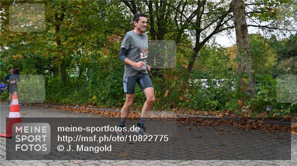 11.10.2026 - Bramfelder Halbmarathon 2026 J. Mangold http://msf.ph/oto/10822775 11.10.2026 10:22:15 Laufen 230, 275, 730, 814, 815, 816 meine-sportfotos.de