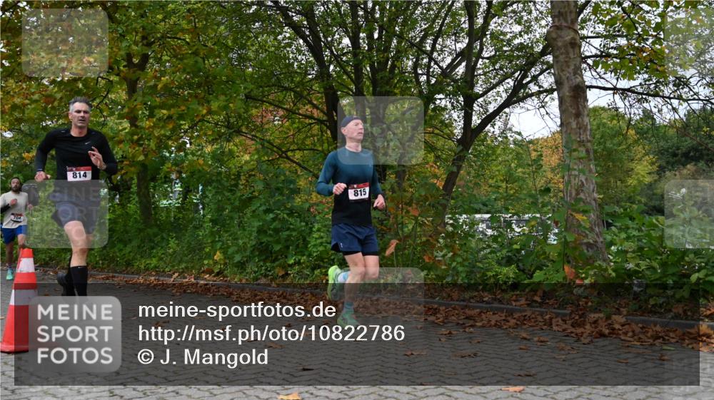 11.10.2026 - Bramfelder Halbmarathon 2026 J. Mangold http://msf.ph/oto/10822786 11.10.2026 10:22:18 Laufen 17, 230, 704, 730, 814, 815, 816 meine-sportfotos.de