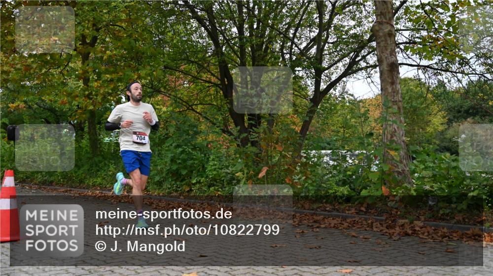 11.10.2026 - Bramfelder Halbmarathon 2026 J. Mangold http://msf.ph/oto/10822799 11.10.2026 10:22:20 Laufen 17, 77, 230, 704, 814, 815 meine-sportfotos.de