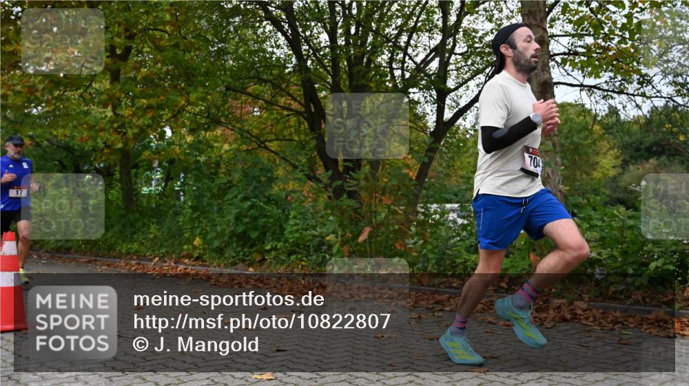 11.10.2026 - Bramfelder Halbmarathon 2026 J. Mangold http://msf.ph/oto/10822807 11.10.2026 10:22:21 Laufen 17, 77, 230, 704, 814, 815 meine-sportfotos.de
