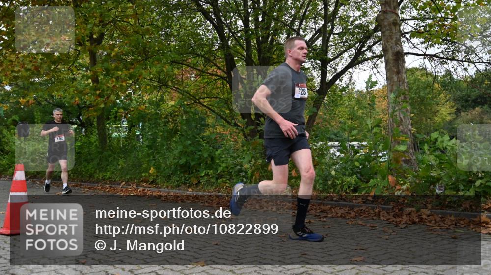 11.10.2026 - Bramfelder Halbmarathon 2026 J. Mangold http://msf.ph/oto/10822899 11.10.2026 10:23:15 Laufen 192, 328, 741 meine-sportfotos.de