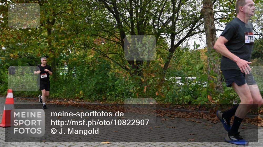 11.10.2026 - Bramfelder Halbmarathon 2026 J. Mangold http://msf.ph/oto/10822907 11.10.2026 10:23:16 Laufen 192, 328, 741 meine-sportfotos.de
