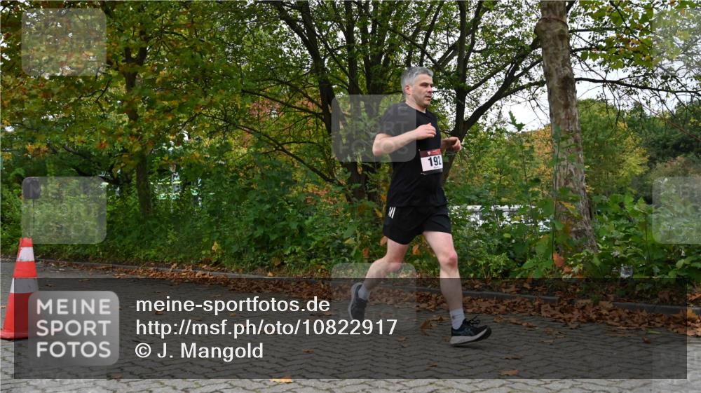 11.10.2026 - Bramfelder Halbmarathon 2026 J. Mangold http://msf.ph/oto/10822917 11.10.2026 10:23:17 Laufen 192, 328, 741 meine-sportfotos.de