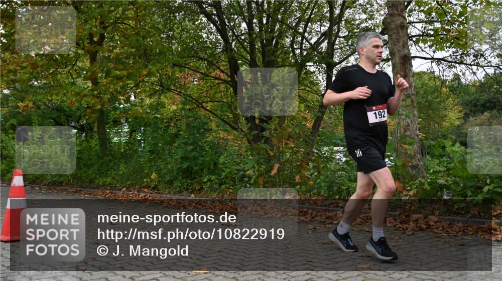 11.10.2026 - Bramfelder Halbmarathon 2026 J. Mangold http://msf.ph/oto/10822919 11.10.2026 10:23:18 Laufen 192, 328, 741 meine-sportfotos.de