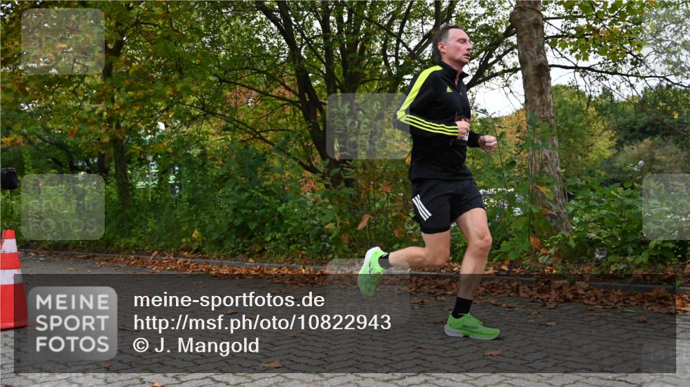 11.10.2026 - Bramfelder Halbmarathon 2026 J. Mangold http://msf.ph/oto/10822943 11.10.2026 10:23:41 Laufen 101, 102, 589 meine-sportfotos.de