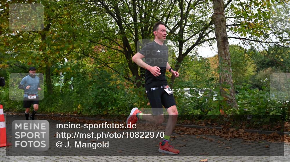 11.10.2026 - Bramfelder Halbmarathon 2026 J. Mangold http://msf.ph/oto/10822970 11.10.2026 10:23:53 Laufen 43, 231, 510 meine-sportfotos.de