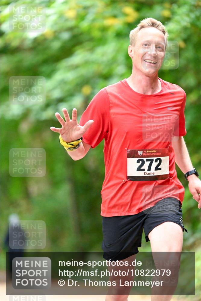 11.10.2026 - Bramfelder Halbmarathon 2026 Dr. Thomas Lammeyer http://msf.ph/oto/10822979 11.10.2026 10:36:37 Laufen 35, 272 meine-sportfotos.de