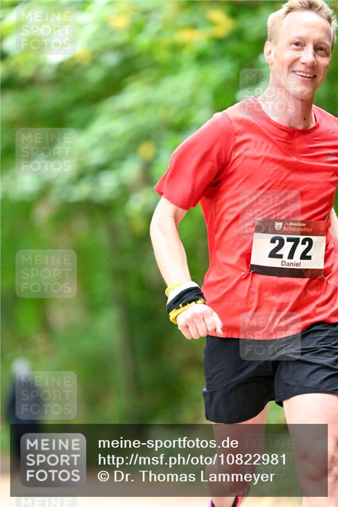11.10.2026 - Bramfelder Halbmarathon 2026 Dr. Thomas Lammeyer http://msf.ph/oto/10822981 11.10.2026 10:36:37 Laufen 35, 272 meine-sportfotos.de