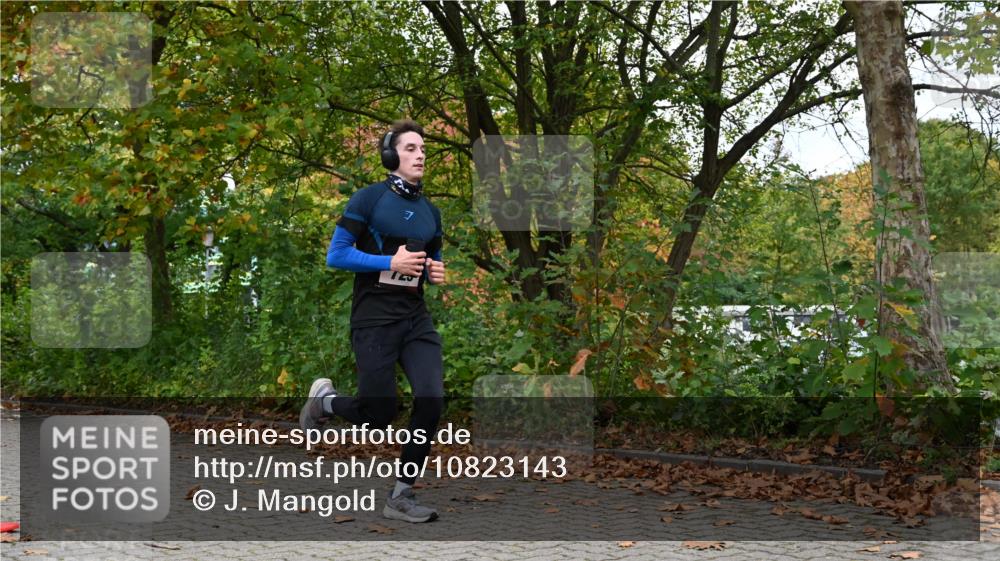 11.10.2026 - Bramfelder Halbmarathon 2026 J. Mangold http://msf.ph/oto/10823143 11.10.2026 10:28:01 Laufen 368, 521, 526, 637, 725, 735 meine-sportfotos.de