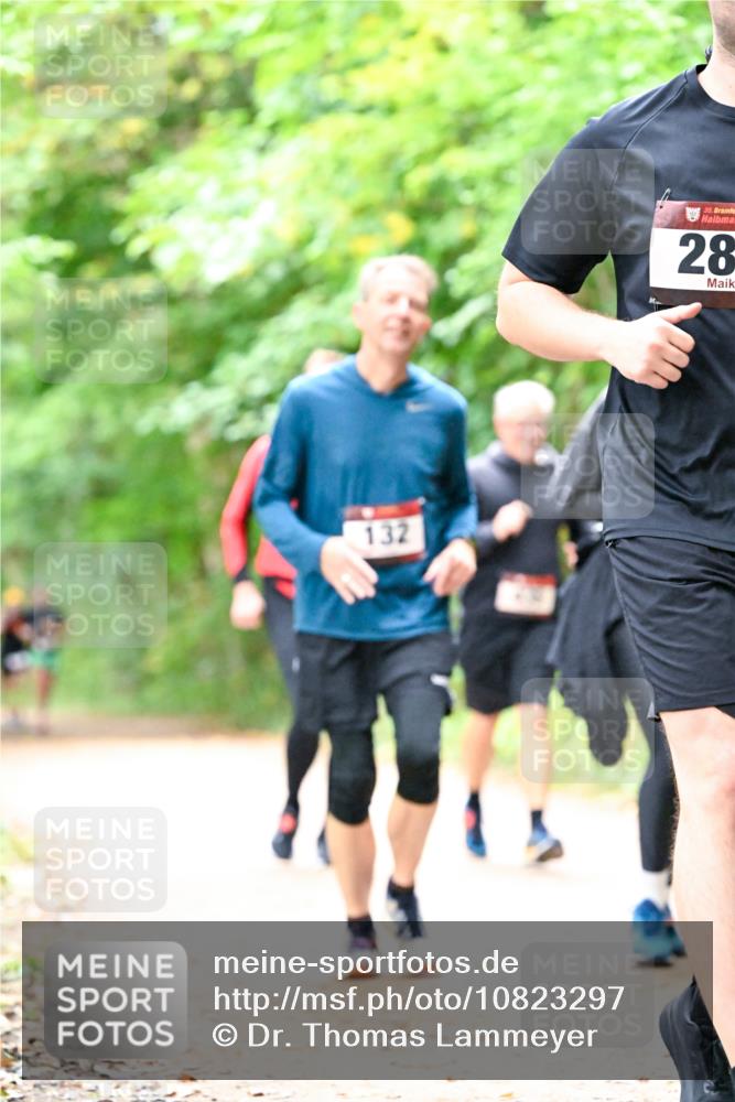 11.10.2026 - Bramfelder Halbmarathon 2026 Dr. Thomas Lammeyer http://msf.ph/oto/10823297 11.10.2026 10:37:54 Laufen 132, 35, 28 meine-sportfotos.de