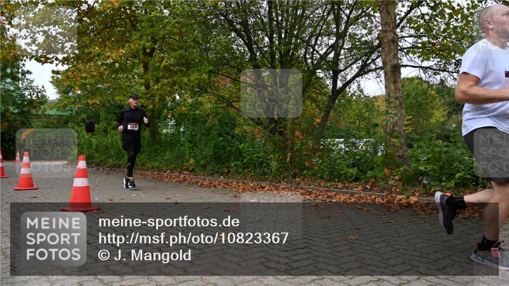 11.10.2026 - Bramfelder Halbmarathon 2026 J. Mangold http://msf.ph/oto/10823367 11.10.2026 10:32:00 Laufen 259, 432, 714, 738 meine-sportfotos.de