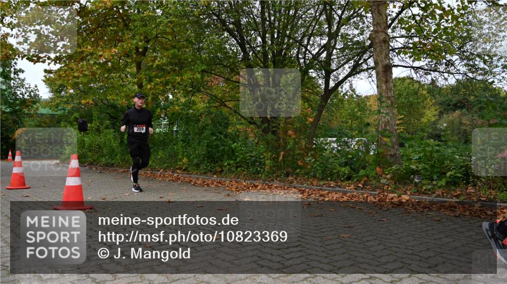 11.10.2026 - Bramfelder Halbmarathon 2026 J. Mangold http://msf.ph/oto/10823369 11.10.2026 10:32:00 Laufen 259, 432, 714, 738 meine-sportfotos.de