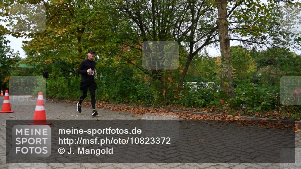 11.10.2026 - Bramfelder Halbmarathon 2026 J. Mangold http://msf.ph/oto/10823372 11.10.2026 10:32:00 Laufen 259, 432, 714, 738 meine-sportfotos.de