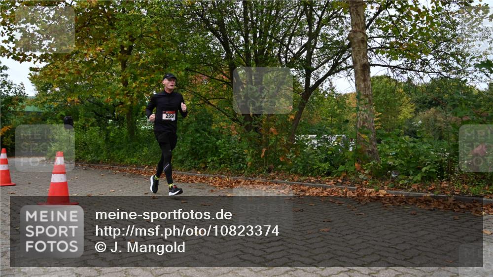 11.10.2026 - Bramfelder Halbmarathon 2026 J. Mangold http://msf.ph/oto/10823374 11.10.2026 10:32:00 Laufen 259, 432, 714, 738 meine-sportfotos.de