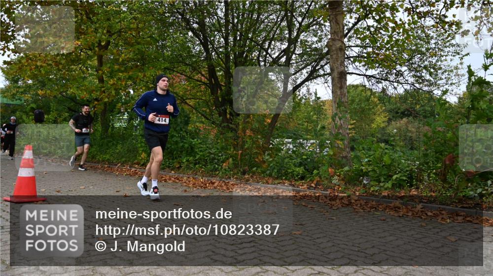 11.10.2026 - Bramfelder Halbmarathon 2026 J. Mangold http://msf.ph/oto/10823387 11.10.2026 10:32:12 Laufen 254 meine-sportfotos.de