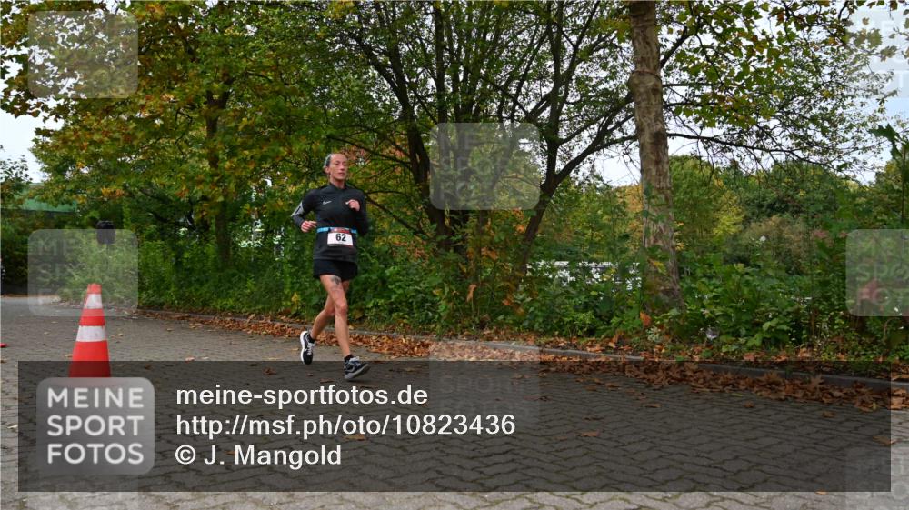 11.10.2026 - Bramfelder Halbmarathon 2026 J. Mangold http://msf.ph/oto/10823436 11.10.2026 10:32:31 Laufen 62 meine-sportfotos.de