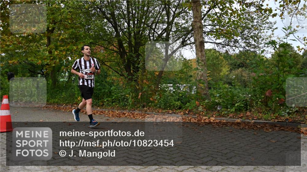 11.10.2026 - Bramfelder Halbmarathon 2026 J. Mangold http://msf.ph/oto/10823454 11.10.2026 10:32:45 Laufen 374, 390 meine-sportfotos.de