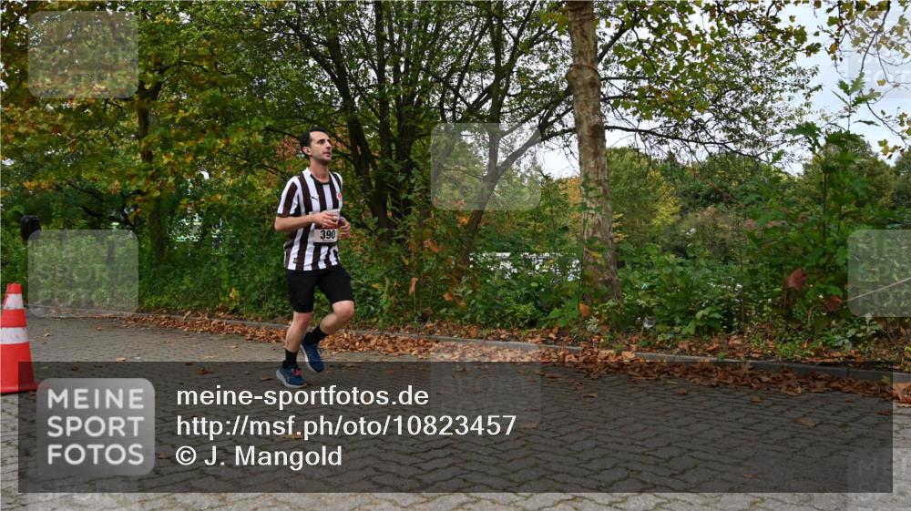 11.10.2026 - Bramfelder Halbmarathon 2026 J. Mangold http://msf.ph/oto/10823457 11.10.2026 10:32:46 Laufen 374, 390 meine-sportfotos.de